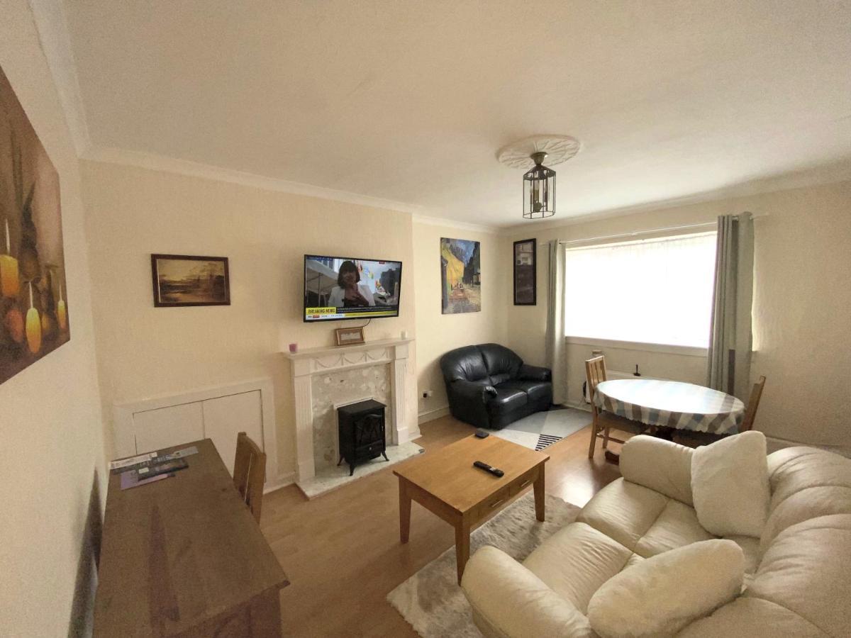 Private Lounge And Double Room Kilwinning Eksteriør billede
